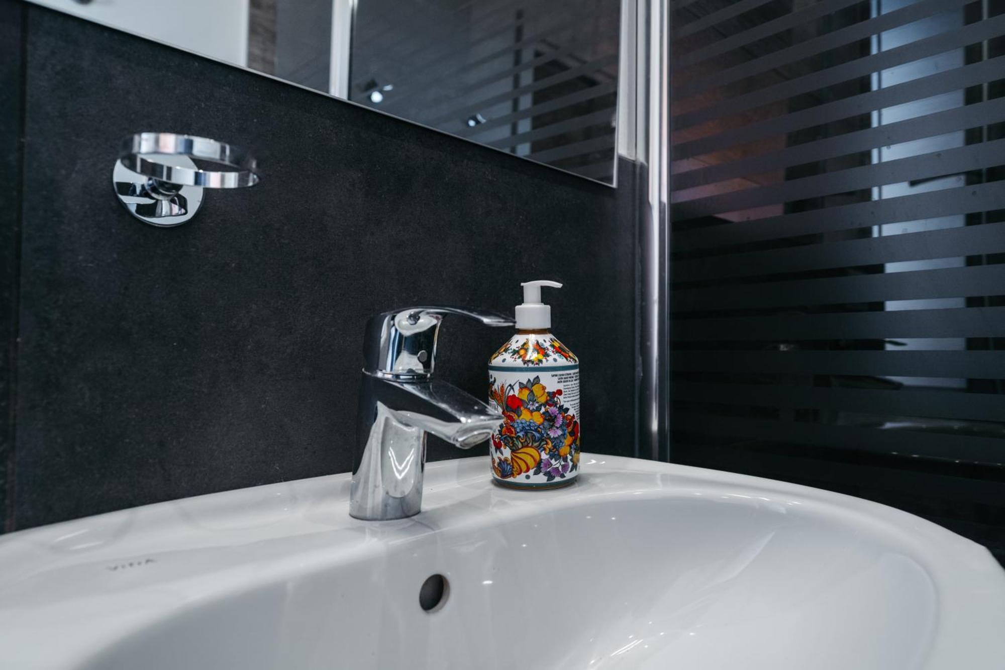 Porta Nuova Suites Верона Екстериор снимка